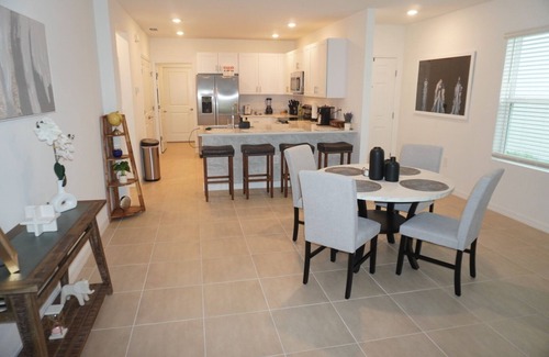 Poinciana Casa | Cozy Luxe Villa – Harry Potter & Disney-Themed Bedrooms, Near Disney & All Parks