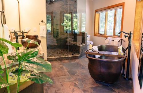 Newfoundland Casa | Cozy & Luxurious Lake House on 450 Acres of Land