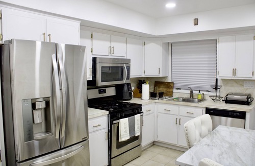 Little Ferry Casa | Cozy Luxury 3 Bedroom Home … Located 15 min from NYC Quiet Street/Neighborhood