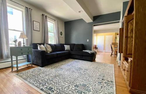 Adrian Apartamento | Cozy Main Street Flat