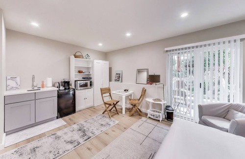 Marina District Apartamento | Cozy Marina Studio w/ Murphy Bed & Garden Oasis