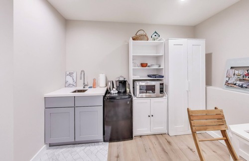 Marina District Apartamento | Cozy Marina Studio w/ Murphy Bed & Garden Oasis