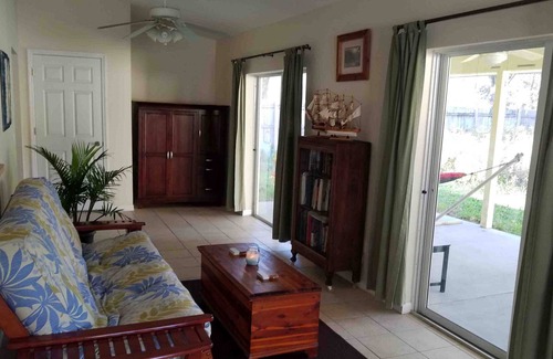 Melbourne Casa | Cozy Melbourne Home 10min from Beaches and 1hr from Orlando Theme Parks / Disney
