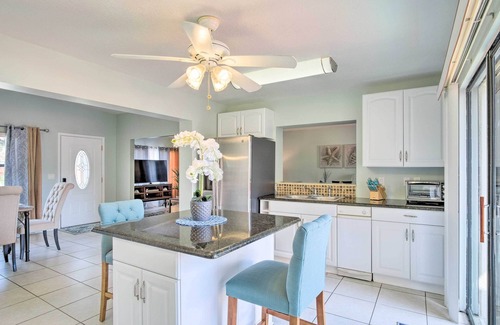 Tropic Casa | Cozy Melbourne Home w/ Deck & Pool: 5 Mi to Beach!
