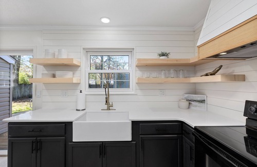 Myrtle Grove Casa | Cozy Mid Century Home 15 min from the beach