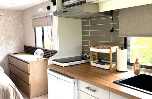 Municipality of Heerhugowaard Chalet De Esquí | Cozy mobile home near the beach & charming towns