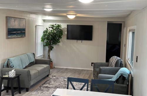 Port Clinton Casa | Cozy Mobile Home