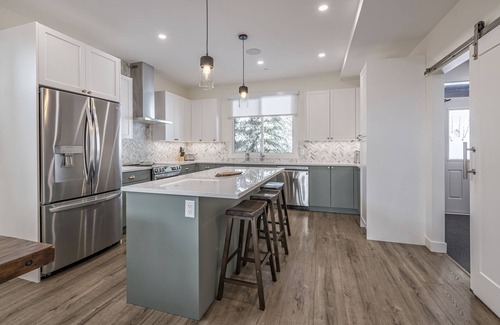 Silver Star Mountain Casa | Cozy modern duplex with hot tub, BBQ, garage, A/C, media room, large gear room