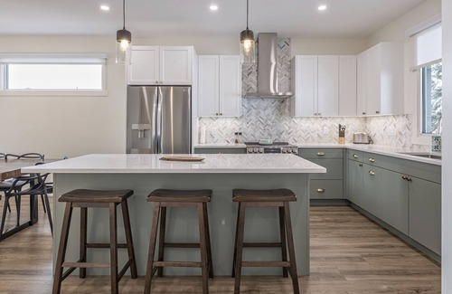 Silver Star Mountain Casa | Cozy modern duplex with hot tub, BBQ, garage, A/C, media room, large gear room