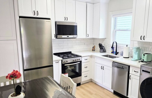 Greenwich Apartamento | Cozy modern 2br retreat in charming Greenwich. Just remodeled!