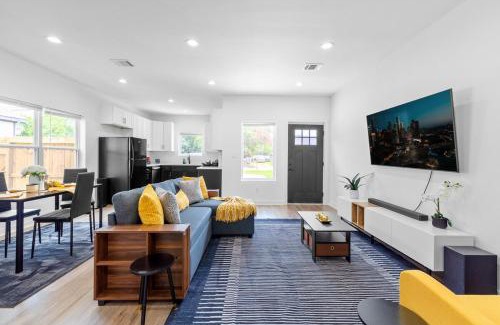 Northside Casa | Cozy Modern 3BR Houston Townhome