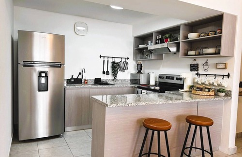 San Salvador Condominio | Cozy & Modern Apartment with City Views/3BR-2BA/Pool/Gym/Sky Lounge