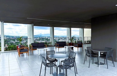 San Salvador Condominio | Cozy & Modern Apartment with City Views/3BR-2BA/Pool/Gym/Sky Lounge