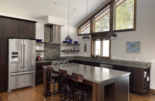 East Kootenay Casa | Cozy, modern cabin, close to golf course and village amenities.