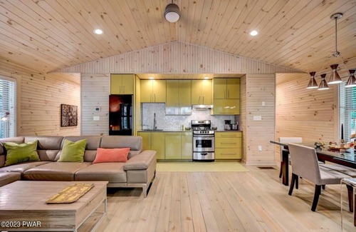 White Mills Cabina | Cozy Modern Cabin- Near Lake Wallenpaupack
