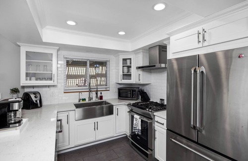 Fountain Valley Casa | Cozy Modern Home - Close to Beach/Disney