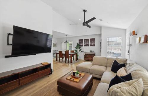 Old East Dallas Casa | Cozy & Modern Home in Heart of Dallas