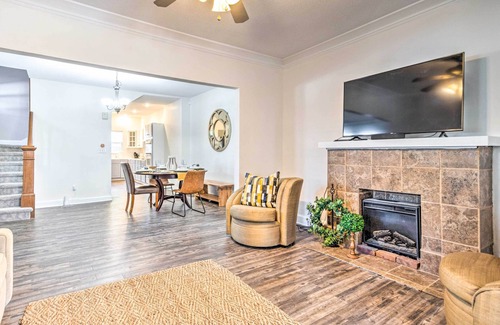 Meridian-Kessler Casa | Cozy + Modern Indy House ~ 5 Mi to Downtown!