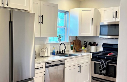 East Orange Condominio | Cozy Modern Luxury 3 BDR Condo near NYC WiFi, free parking in lovely East Orange