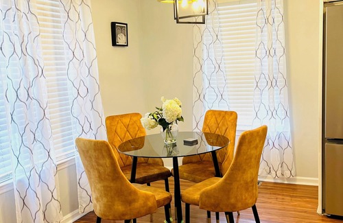 East Orange Condominio | Cozy Modern Luxury 3 BDR Condo near NYC WiFi, free parking in lovely East Orange