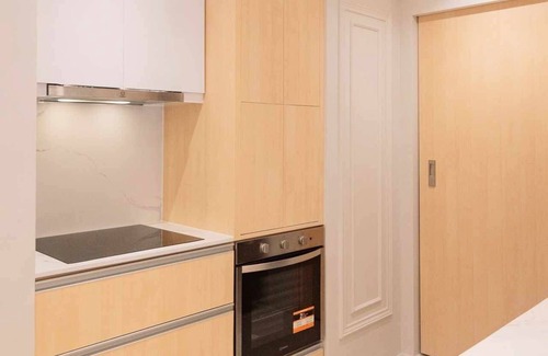South Cembo Condominio | Cozy, Modern & Newly Renovated/ Interiored 2BR+, 2.5 BA w/ Parking at Uptown BGC