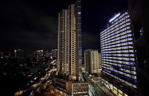 South Cembo Condominio | Cozy, Modern & Newly Renovated/ Interiored 2BR+, 2.5 BA w/ Parking at Uptown BGC