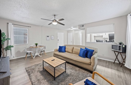 Brentwood Apartamento | Cozy Modern Oasis near UT