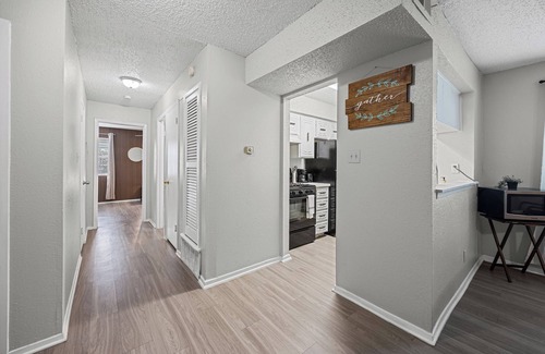 Brentwood Apartamento | Cozy Modern Oasis near UT