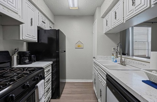 Brentwood Apartamento | Cozy Modern Oasis near UT
