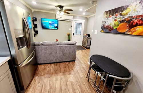 Edgebrook Cabaña | Cozy, Modern Stay Located Near Hobby Airport, And Many Facories