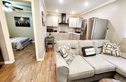 Edgebrook Cabaña | Cozy, Modern Stay Located Near Hobby Airport, And Many Facories