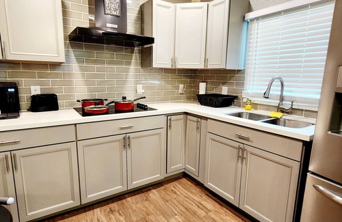 Edgebrook Cabaña | Cozy, Modern Stay Located Near Hobby Airport, And Many Facories