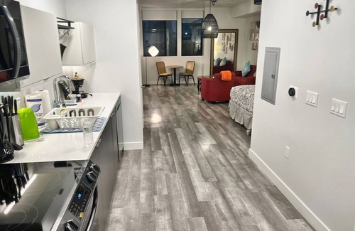 Fairfax District Hotel | Cozy Modern Studio on Spaulding Ave – Complimentary WiFi & Parking