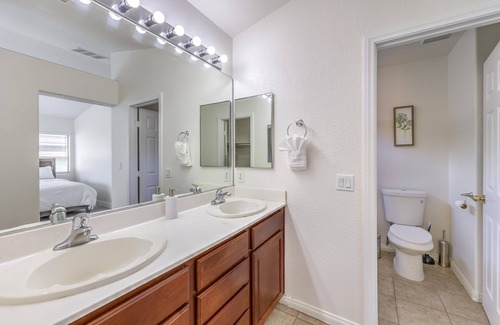 North Las Vegas Casa | Cozy, Modern Vegas 5-bed Retreat!