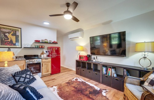 Montgomery Cabaña | Cozy Montgomery Cottage w/ Porch, Near Lake Conroe