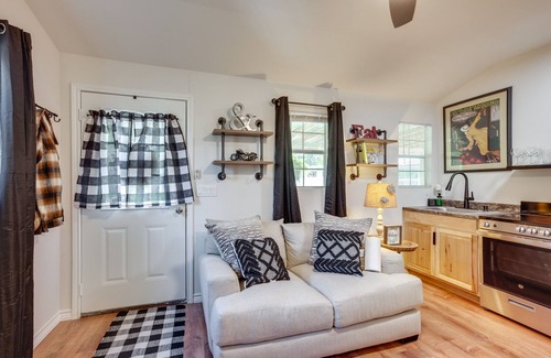 Montgomery Cabaña | Cozy Montgomery Cottage w/ Porch, Near Lake Conroe