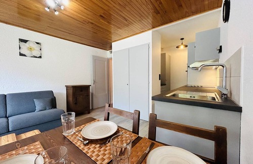 La Salle-les-Alpes Apartamento | Estudio renovado con balcón y vista a la montaña, cerca de pistas y tiendas