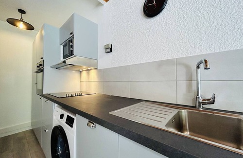 La Salle-les-Alpes Apartamento | Estudio renovado con balcón y vista a la montaña, cerca de pistas y tiendas