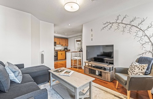 Canmore Condominio | Cozy Mountain 1 BR Condo, pool, hot tub, close to all Canmore has to offer