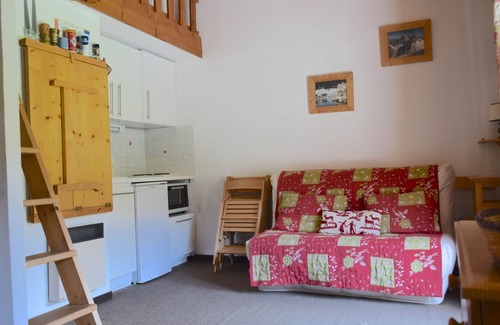 Bernex Apartamento | Apartamento acogedor en Bernex, cerca de pistas de esquí y rutas de senderismo, balcón y mascotas bienvenidas