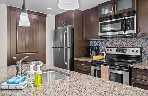 Dead Man's Flats Apartamento | Cozy Mountain Hideaway, King Bed, hot tub, free parking, Wi-Fi, up to 4 people!