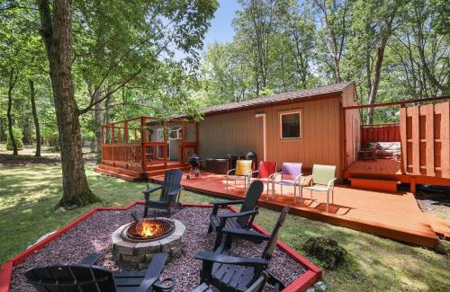 East Stroudsburg Casa | Cozy Mountain Cabin- Near Lake & Pet-friendly