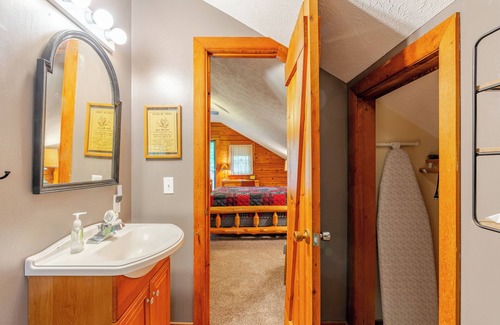 Asheville Cabina | Cozy Mountain Cabin Close to Downtown!