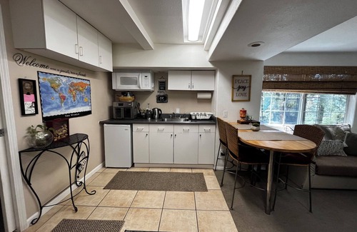 Crestline Apartamento | Cozy Mountain Cabin Escape, 7 min to Lake Gregory
