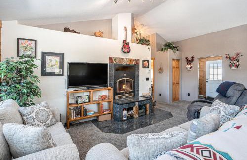 Saint Mary's Casa | Cozy Mountain Cabin in Idaho Springs