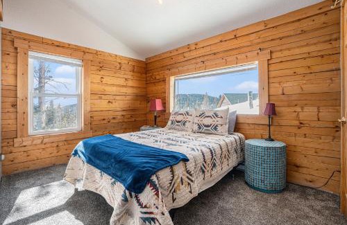 Saint Mary's Casa | Cozy Mountain Cabin in Idaho Springs