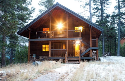 Kirkwood Cabina | Cozy Mountain Cabin: Modern Amenities, Room for the Whole Family and then some