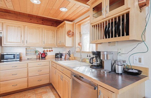 Brian Head Cabina | Cozy Mountain Cabin with Loft, Views and Game Room – 3 Min to Lifts!
