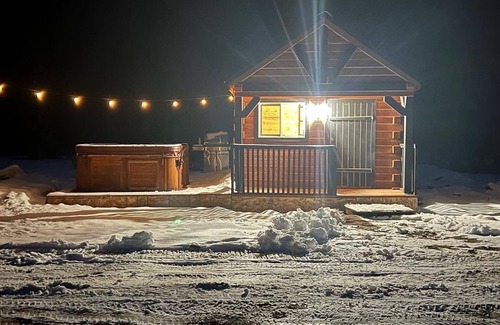 Fauquier Cabina | Cozy mountain cabin with private hot tub
