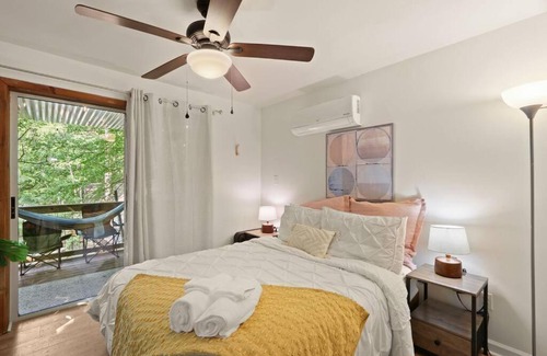 Mill Ridge Casa | Cozy Mountain Chalet With Hot Tub Outdoor Movie Screen And Fire Place